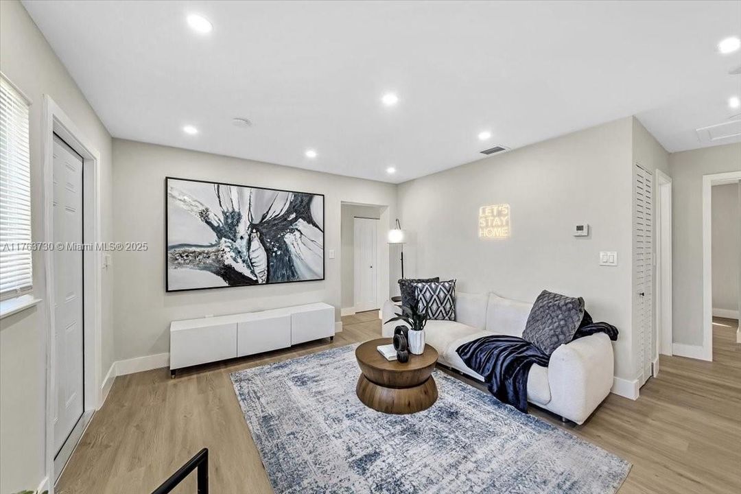 Recently Sold: $549,000 (4 beds, 2 baths, 1170 Square Feet)