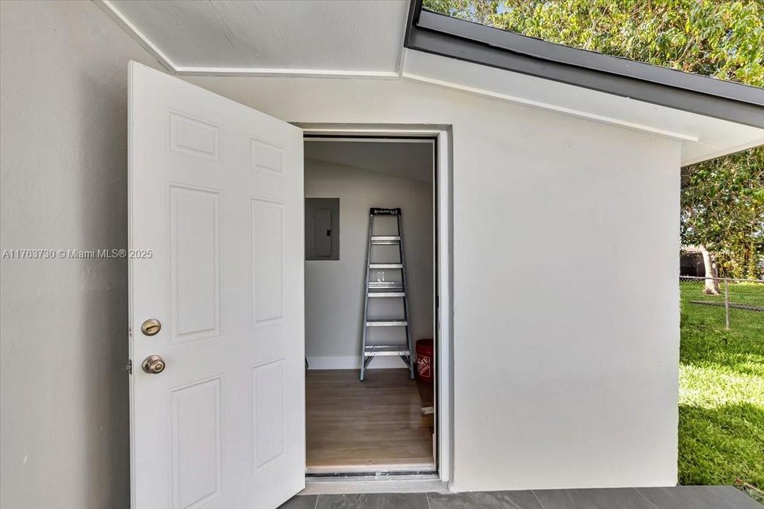 Recently Sold: $549,000 (4 beds, 2 baths, 1170 Square Feet)