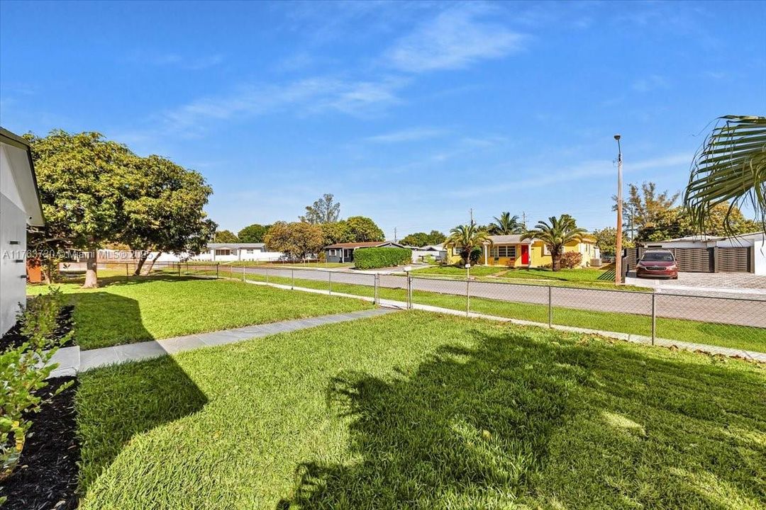 Recently Sold: $549,000 (4 beds, 2 baths, 1170 Square Feet)