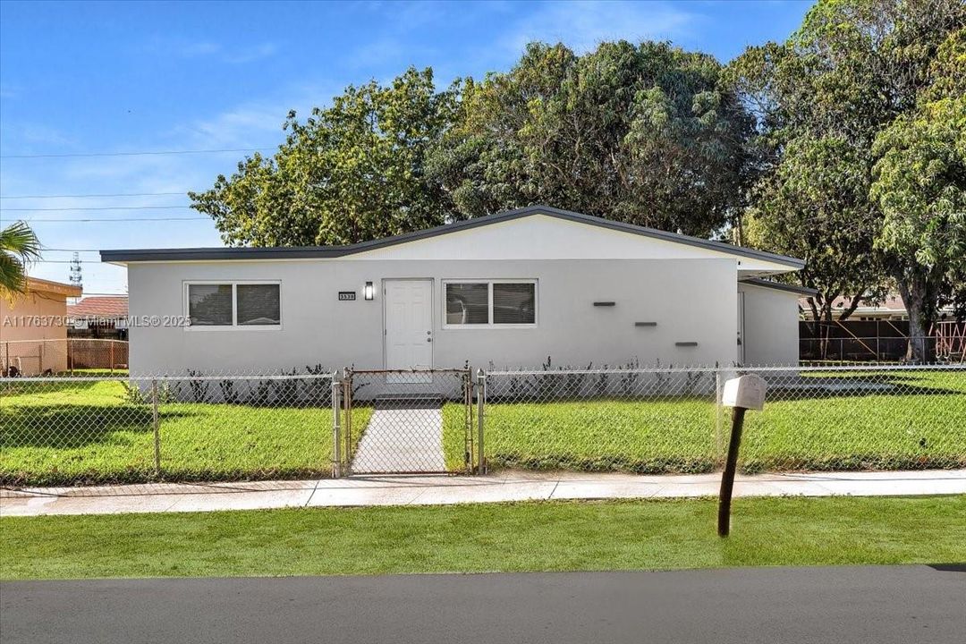 Recently Sold: $549,000 (4 beds, 2 baths, 1170 Square Feet)