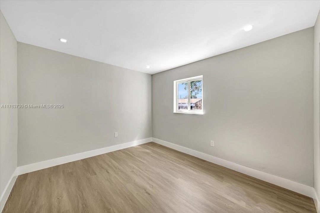 Recently Sold: $549,000 (4 beds, 2 baths, 1170 Square Feet)