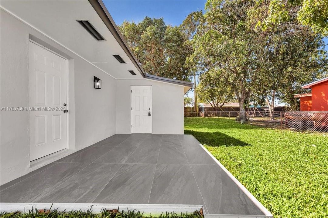 Recently Sold: $549,000 (4 beds, 2 baths, 1170 Square Feet)