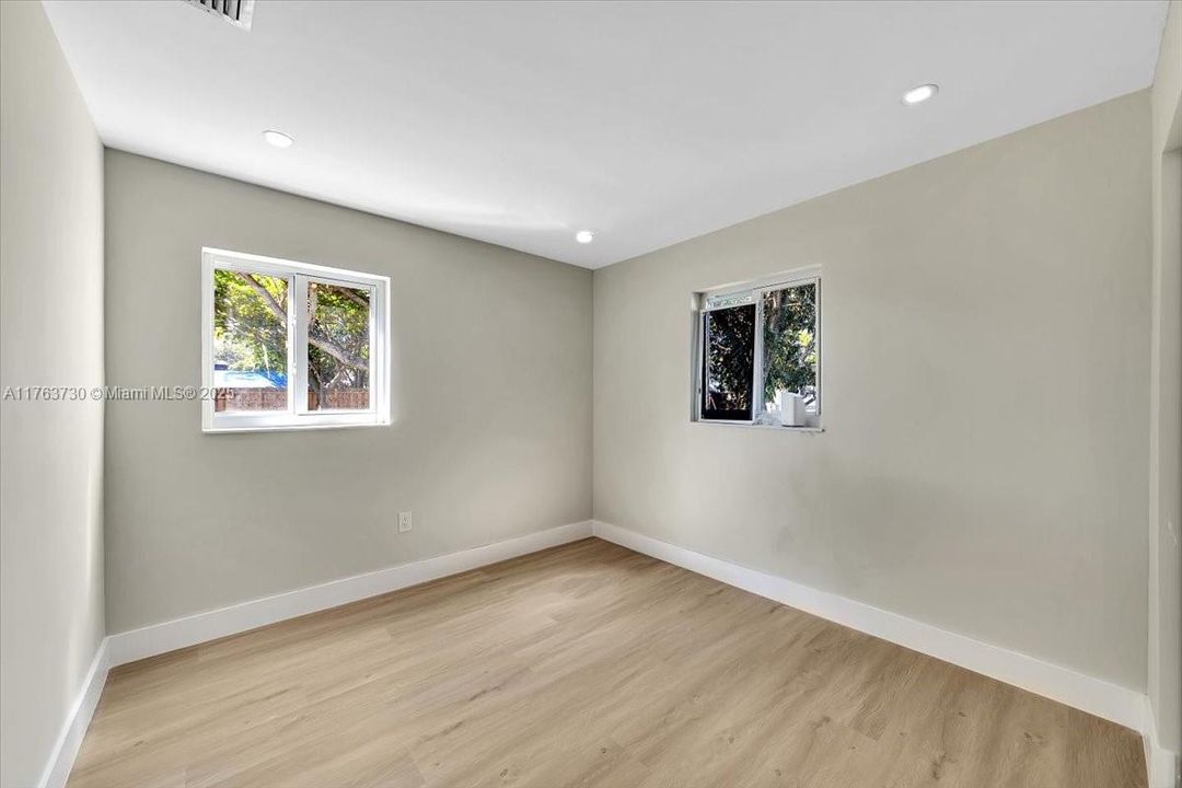 Recently Sold: $549,000 (4 beds, 2 baths, 1170 Square Feet)