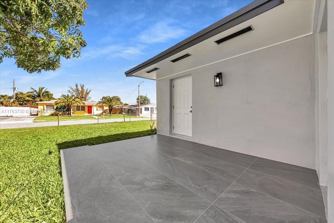 Recently Sold: $549,000 (4 beds, 2 baths, 1170 Square Feet)