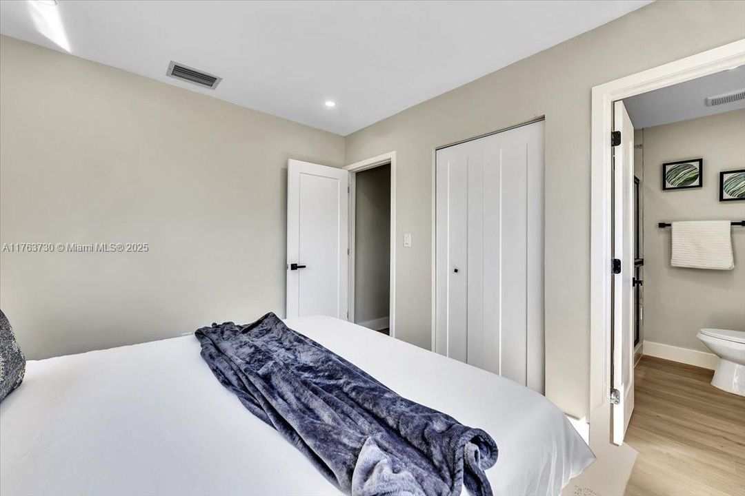 Recently Sold: $549,000 (4 beds, 2 baths, 1170 Square Feet)