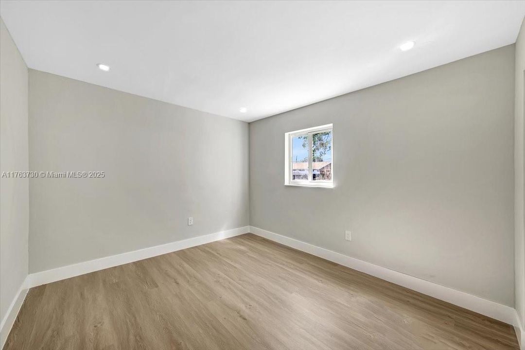 Recently Sold: $549,000 (4 beds, 2 baths, 1170 Square Feet)