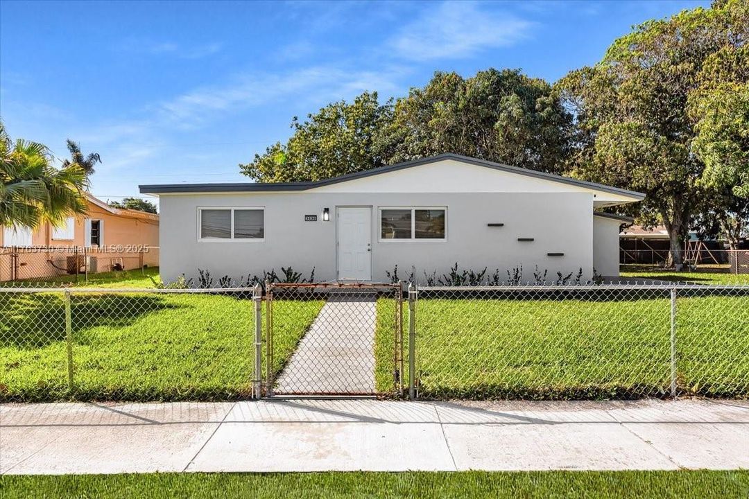 Recently Sold: $549,000 (4 beds, 2 baths, 1170 Square Feet)