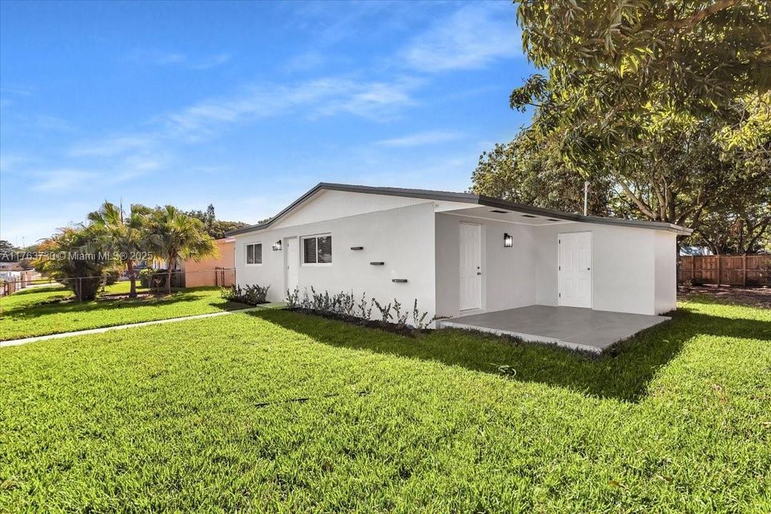 Recently Sold: $549,000 (4 beds, 2 baths, 1170 Square Feet)