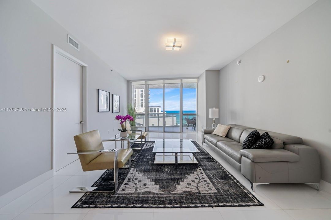 Vendido Recientemente: $1,410,000 (2 camas, 3 baños, 1935 Pies cuadrados)