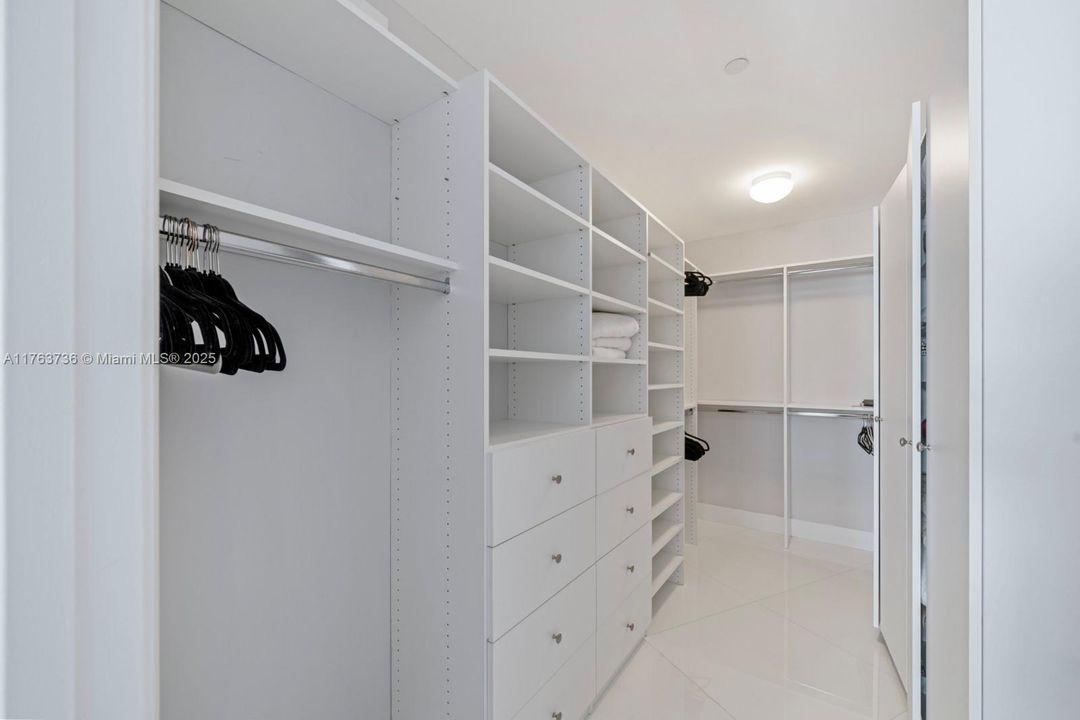 Vendido Recientemente: $1,410,000 (2 camas, 3 baños, 1935 Pies cuadrados)