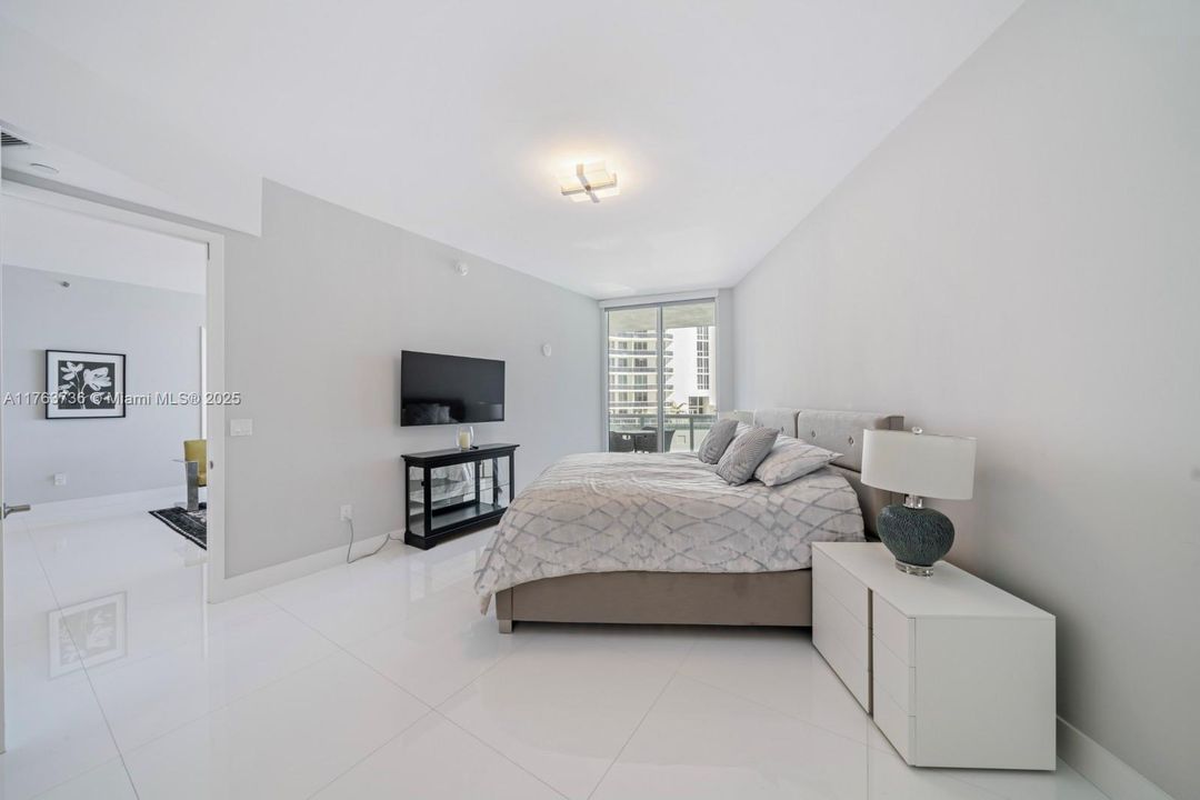 Vendido Recientemente: $1,410,000 (2 camas, 3 baños, 1935 Pies cuadrados)