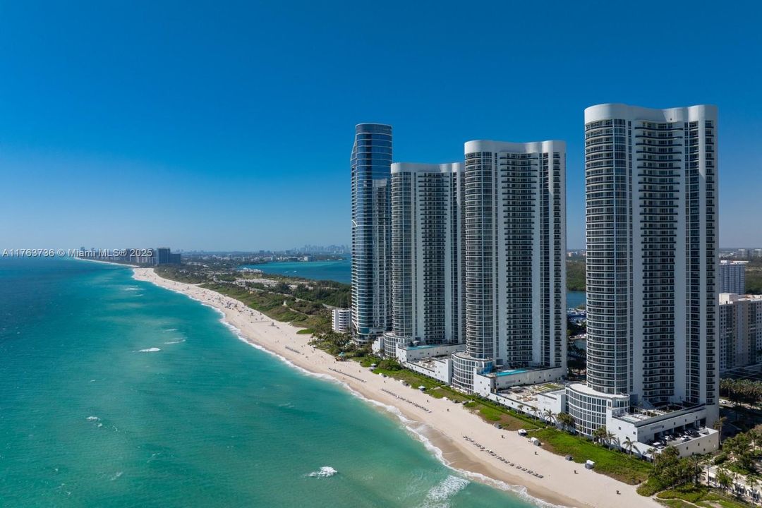 Vendido Recientemente: $1,410,000 (2 camas, 3 baños, 1935 Pies cuadrados)