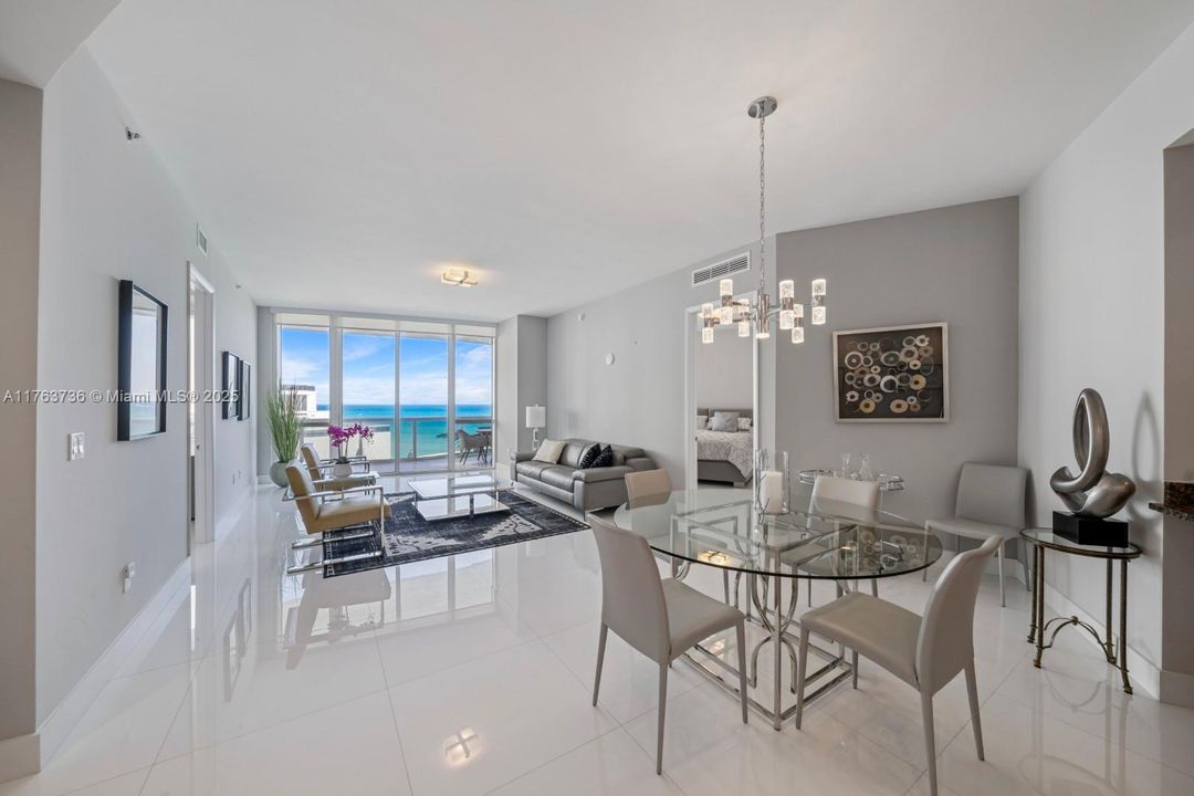 Vendido Recientemente: $1,410,000 (2 camas, 3 baños, 1935 Pies cuadrados)