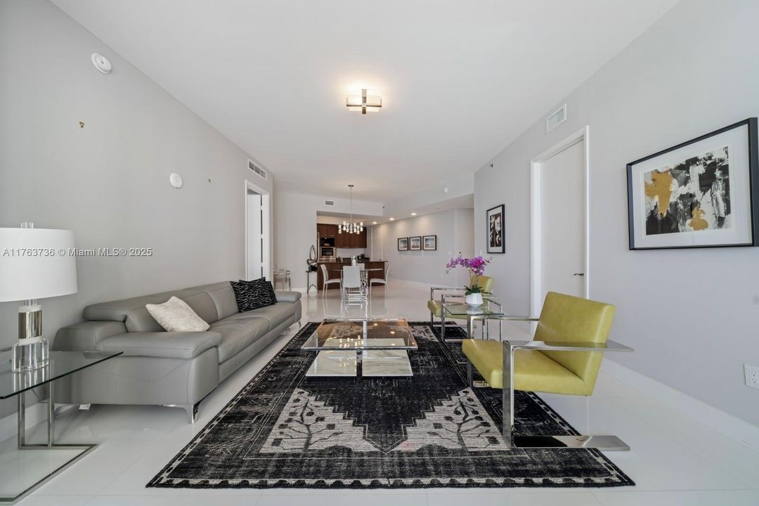 Vendido Recientemente: $1,410,000 (2 camas, 3 baños, 1935 Pies cuadrados)