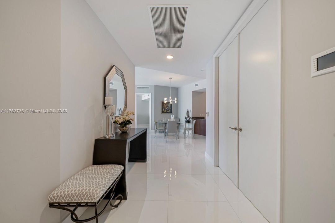 Vendido Recientemente: $1,410,000 (2 camas, 3 baños, 1935 Pies cuadrados)