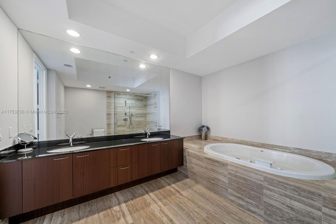 Vendido Recientemente: $1,410,000 (2 camas, 3 baños, 1935 Pies cuadrados)