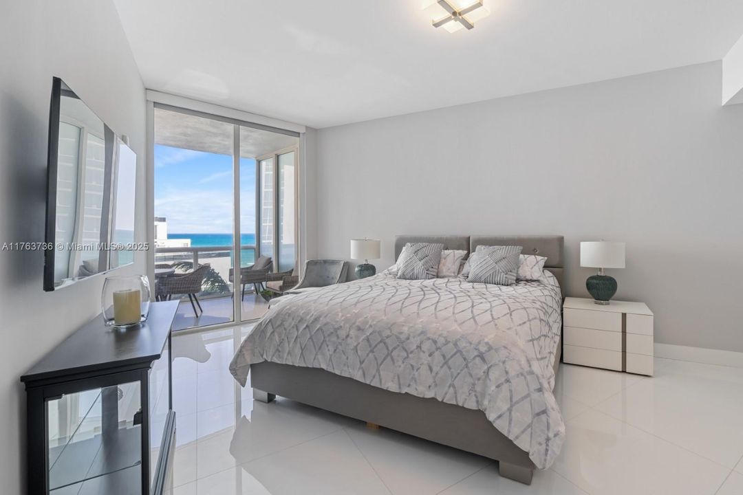 Vendido Recientemente: $1,410,000 (2 camas, 3 baños, 1935 Pies cuadrados)