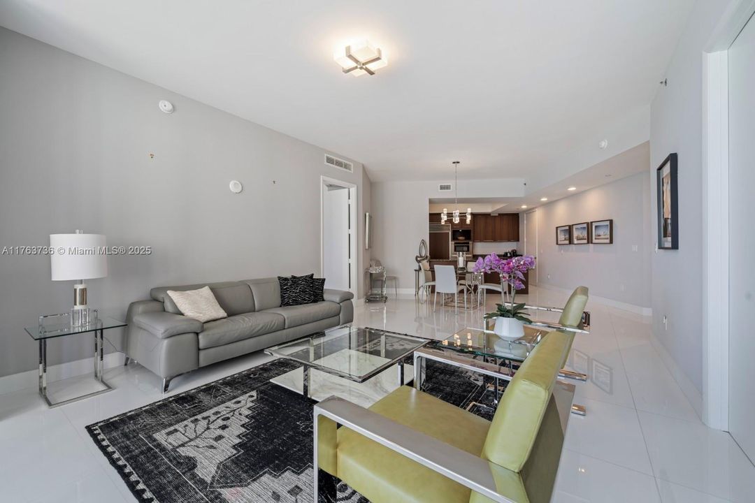 Vendido Recientemente: $1,410,000 (2 camas, 3 baños, 1935 Pies cuadrados)