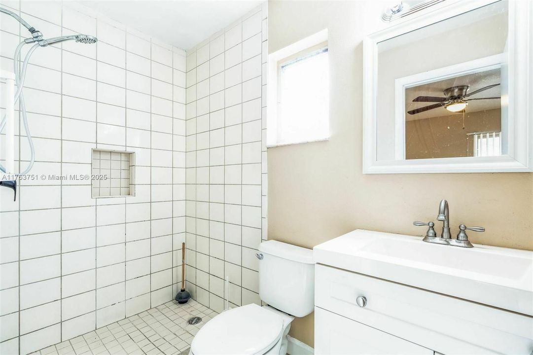 Vendido Recientemente: $337,100 (3 camas, 2 baños, 1094 Pies cuadrados)