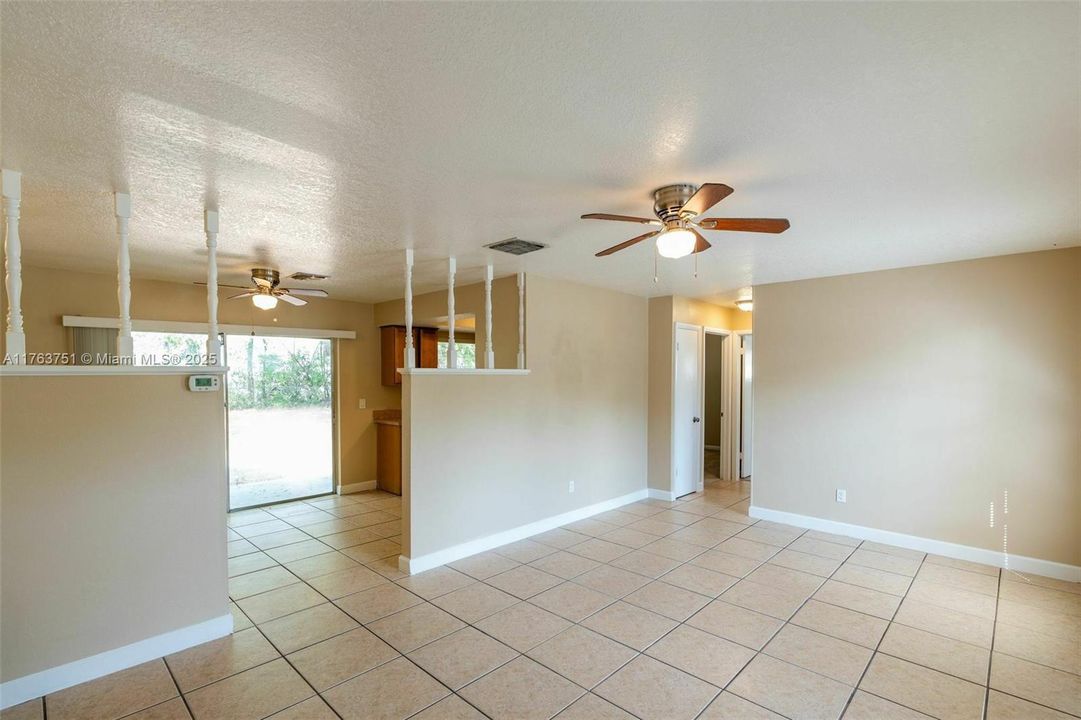 Vendido Recientemente: $337,100 (3 camas, 2 baños, 1094 Pies cuadrados)