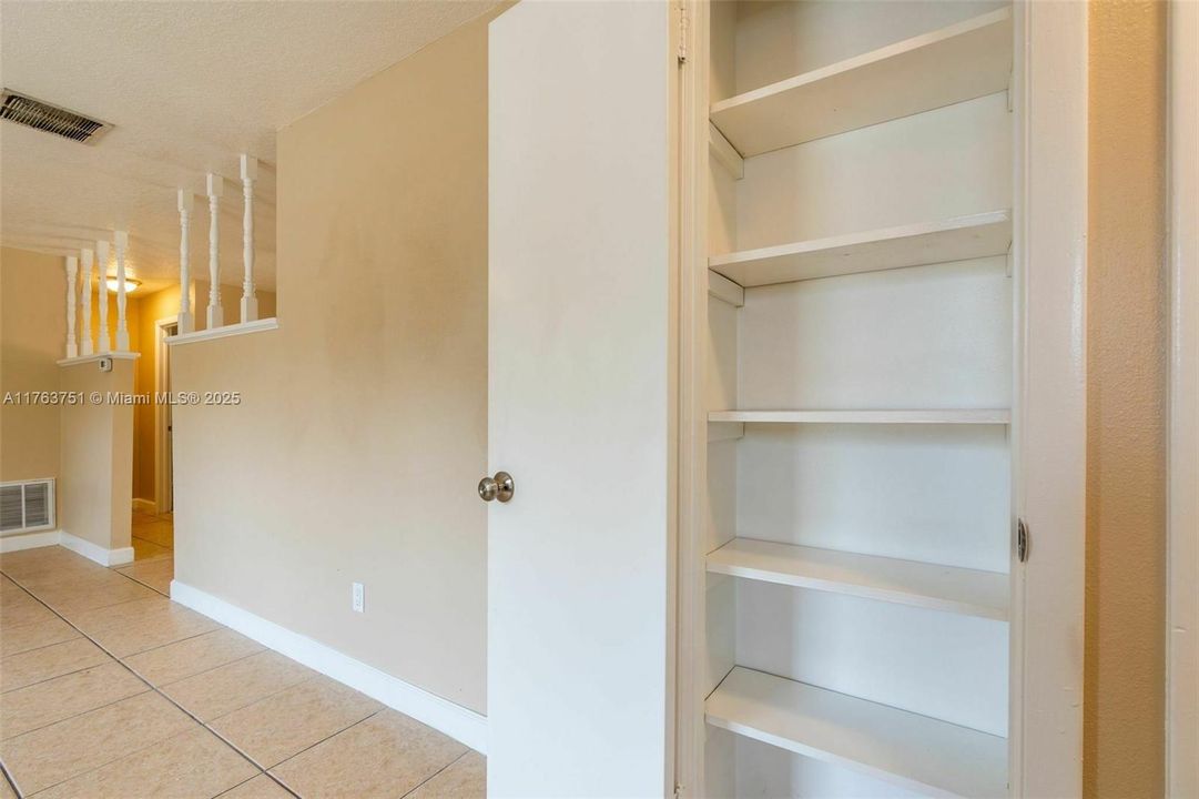 Vendido Recientemente: $337,100 (3 camas, 2 baños, 1094 Pies cuadrados)