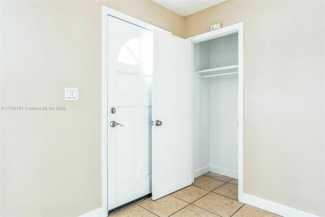 Vendido Recientemente: $337,100 (3 camas, 2 baños, 1094 Pies cuadrados)