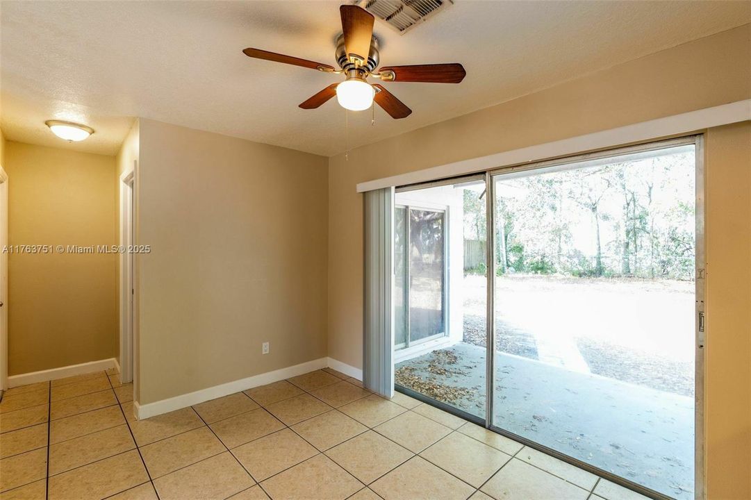 Vendido Recientemente: $337,100 (3 camas, 2 baños, 1094 Pies cuadrados)