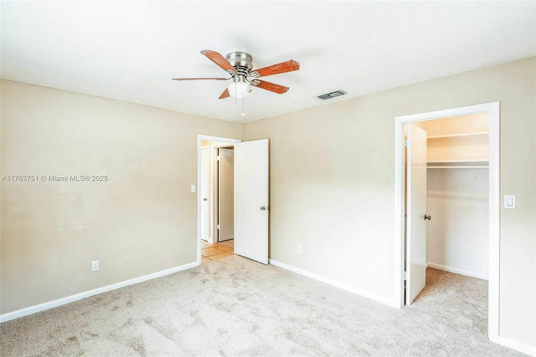 Vendido Recientemente: $337,100 (3 camas, 2 baños, 1094 Pies cuadrados)