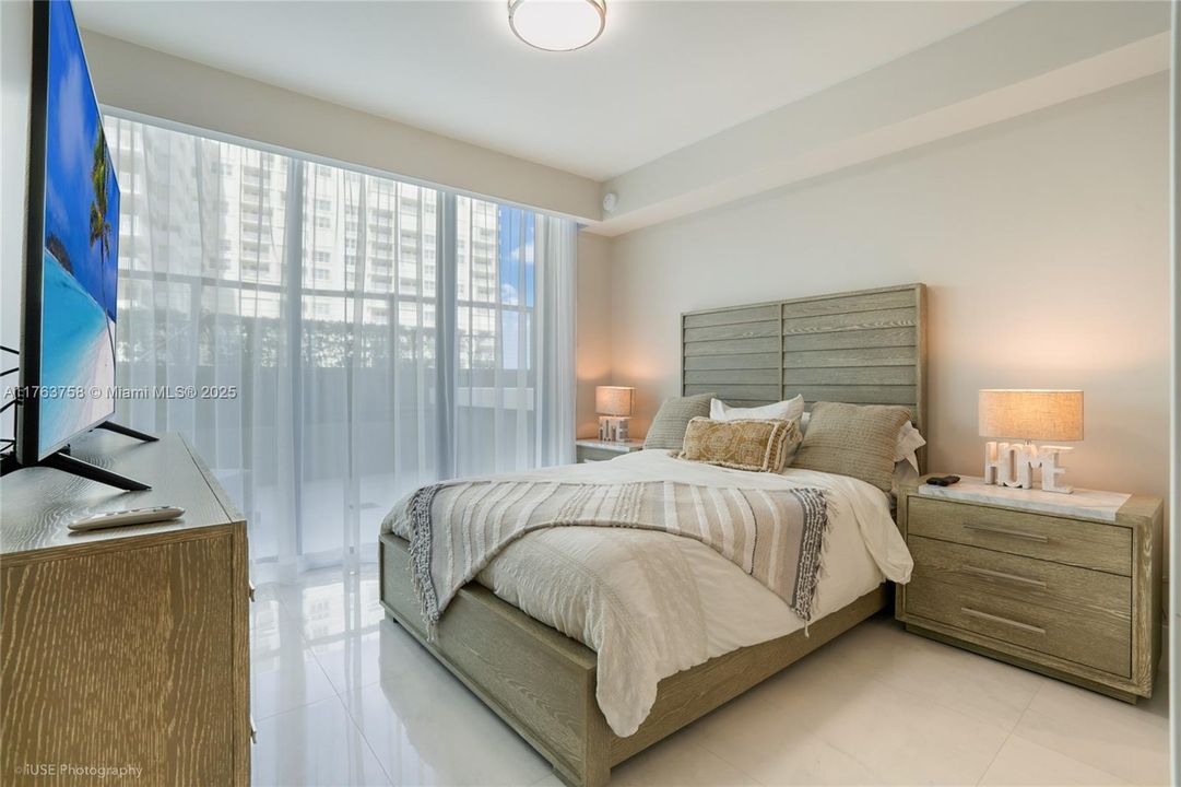 Active With Contract: $3,850,000 (3 beds, 3 baths, 2956 Square Feet)