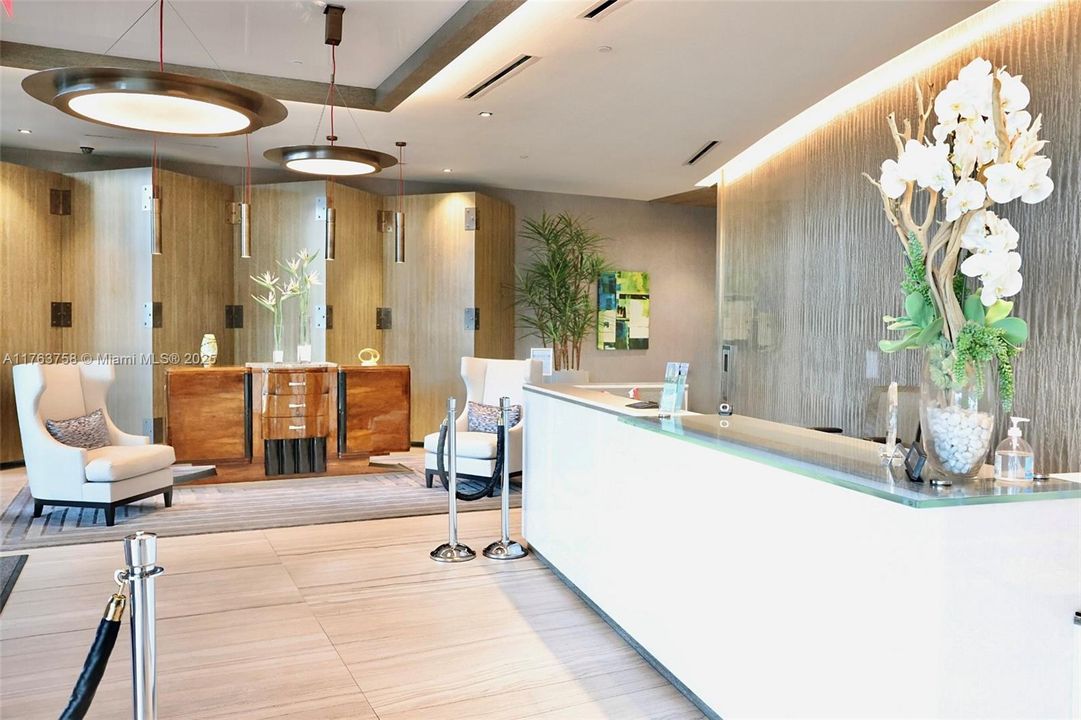 Active With Contract: $3,850,000 (3 beds, 3 baths, 2956 Square Feet)