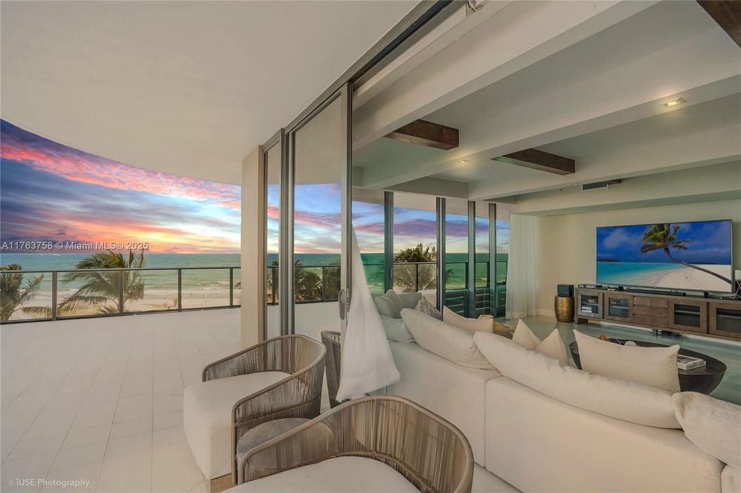 Active With Contract: $3,850,000 (3 beds, 3 baths, 2956 Square Feet)