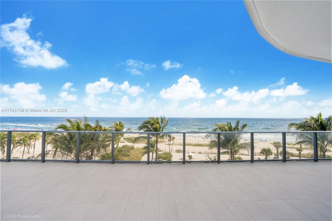 Active With Contract: $3,850,000 (3 beds, 3 baths, 2956 Square Feet)