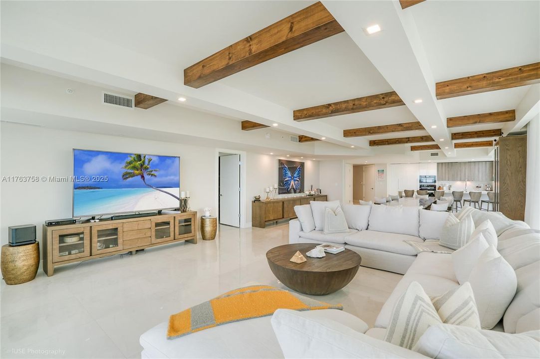 Active With Contract: $3,850,000 (3 beds, 3 baths, 2956 Square Feet)