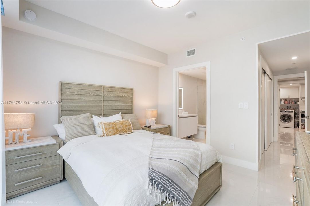 Active With Contract: $3,850,000 (3 beds, 3 baths, 2956 Square Feet)