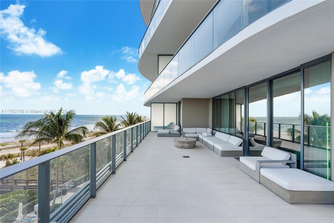 Active With Contract: $3,850,000 (3 beds, 3 baths, 2956 Square Feet)