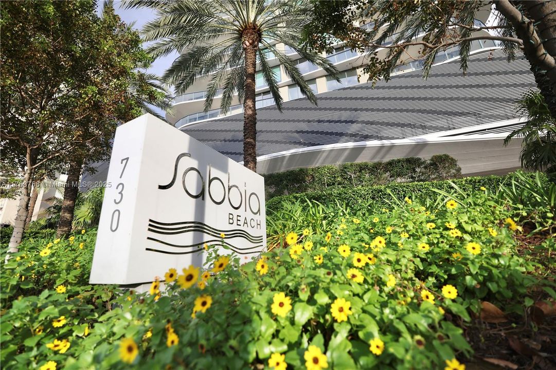 Active With Contract: $3,850,000 (3 beds, 3 baths, 2956 Square Feet)