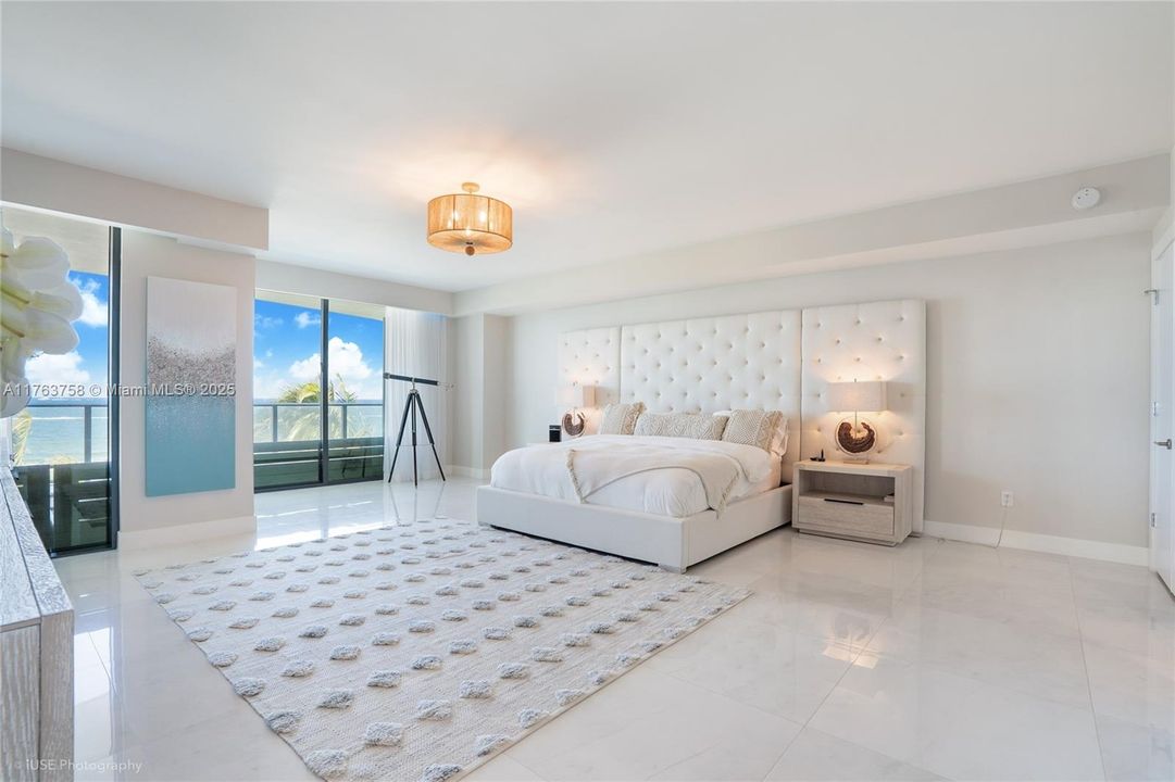 Active With Contract: $3,850,000 (3 beds, 3 baths, 2956 Square Feet)