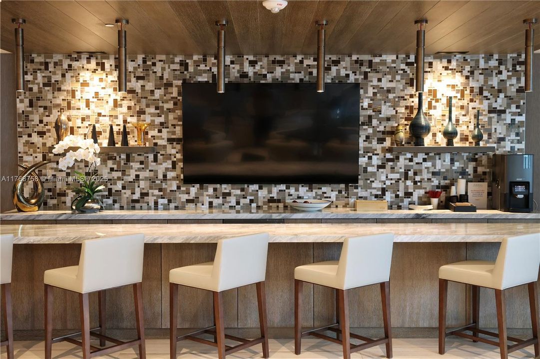 Active With Contract: $3,850,000 (3 beds, 3 baths, 2956 Square Feet)