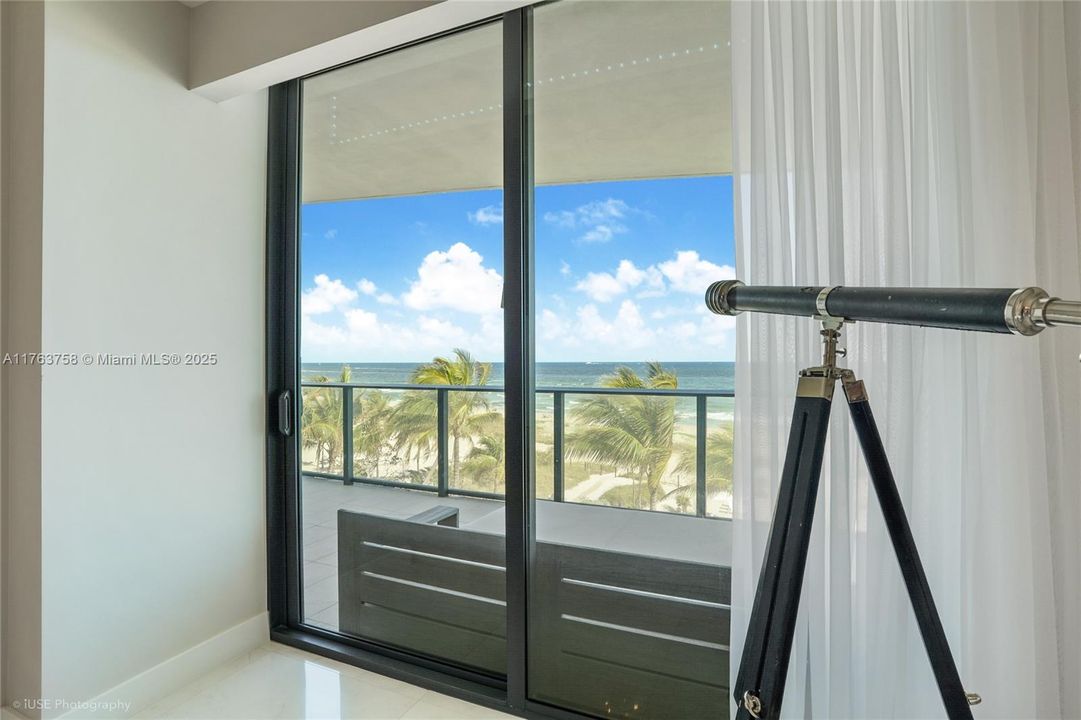 Active With Contract: $3,850,000 (3 beds, 3 baths, 2956 Square Feet)