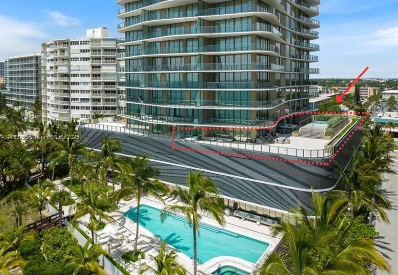 Active With Contract: $3,850,000 (3 beds, 3 baths, 2956 Square Feet)