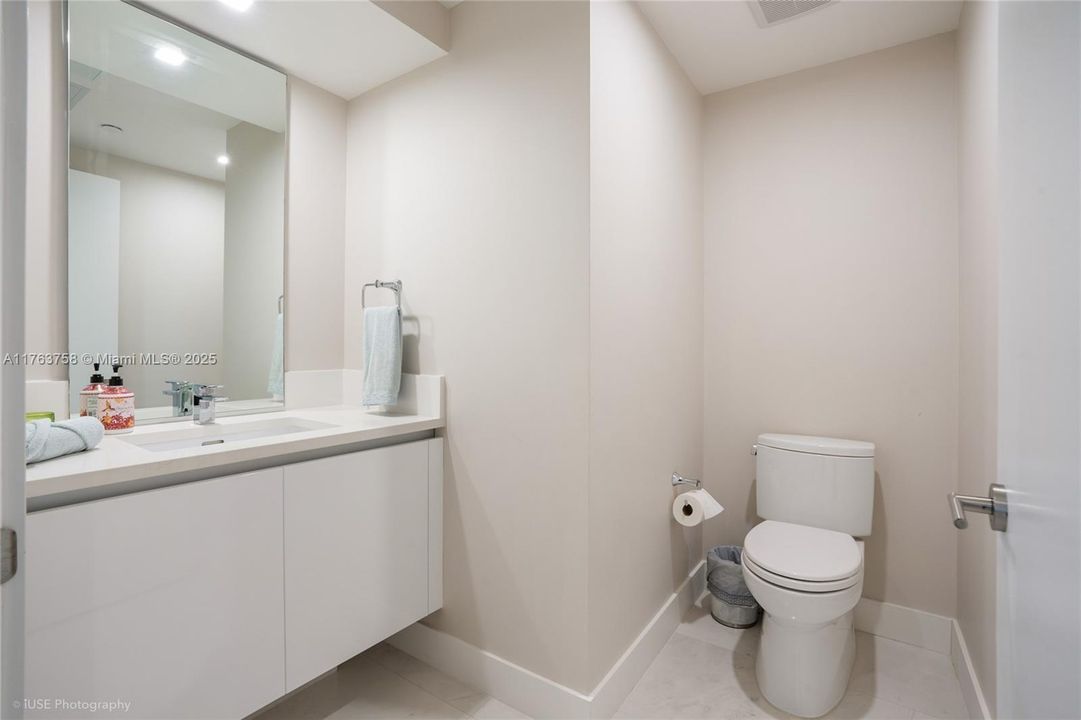 Active With Contract: $3,850,000 (3 beds, 3 baths, 2956 Square Feet)