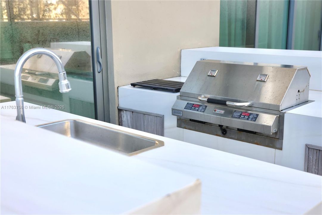 Active With Contract: $3,850,000 (3 beds, 3 baths, 2956 Square Feet)