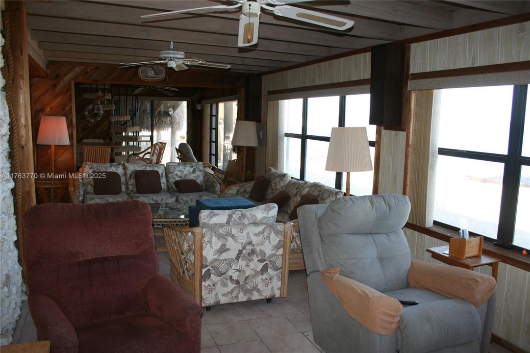 最近售出: $1,850,000 (3 贝兹, 3 浴室, 1908 平方英尺)