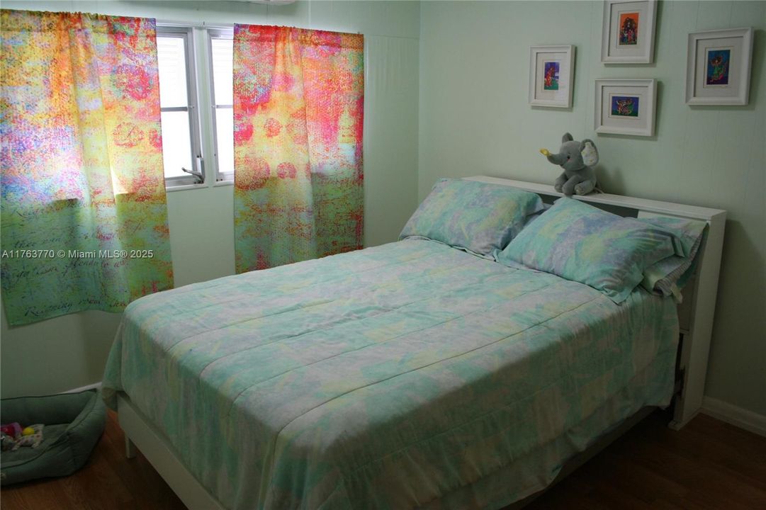 最近售出: $1,850,000 (3 贝兹, 3 浴室, 1908 平方英尺)