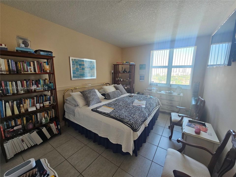 待售: $329,800 (1 贝兹, 1 浴室, 776 平方英尺)