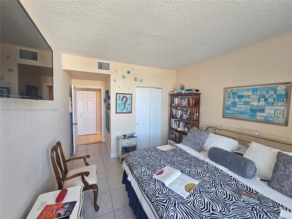 待售: $329,800 (1 贝兹, 1 浴室, 776 平方英尺)