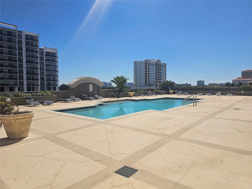 待售: $329,800 (1 贝兹, 1 浴室, 776 平方英尺)