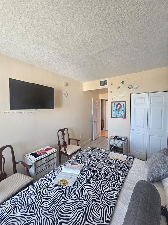 待售: $329,800 (1 贝兹, 1 浴室, 776 平方英尺)