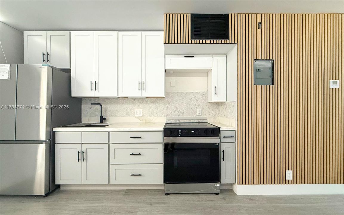 Recently Sold: $310,999 (1 beds, 1 baths, 595 Square Feet)