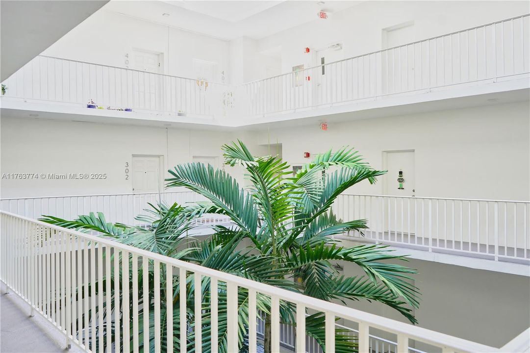 Recently Sold: $310,999 (1 beds, 1 baths, 595 Square Feet)